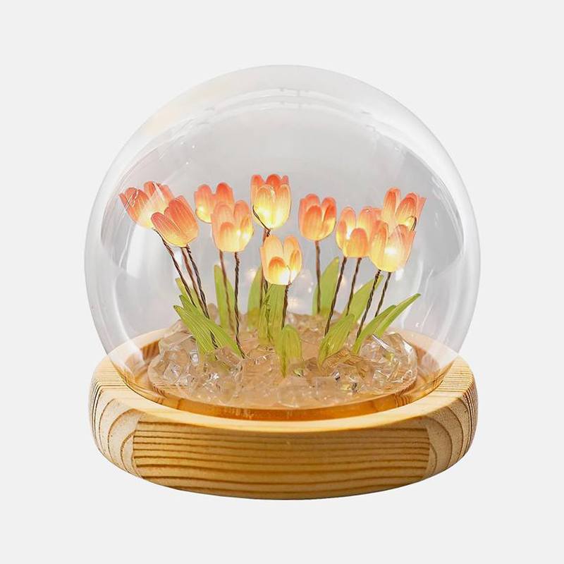 nastilnyi-nichnyk-tiulpany-u-skliianii-kolbi-z-led-pidsvichuvanniam-01